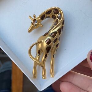 Gold-tone vintage giraffe brooch pin